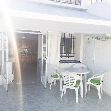 Lovely 1 Bed With Pool Near Amenities.
