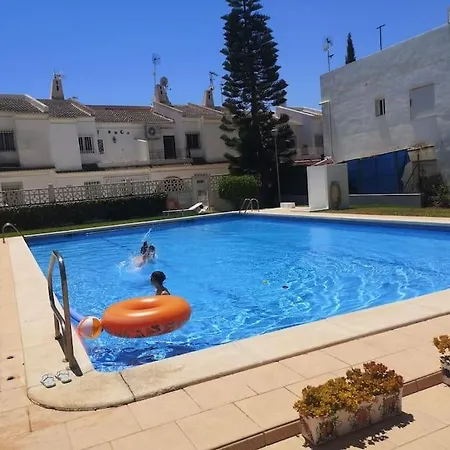 Lovely 1 Bed With Pool Near Amenities. Apartment