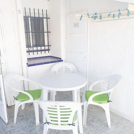 Apartment Lovely 1 Bed With Pool Near Amenities. Torrevieja