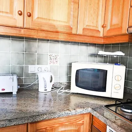 Apartment Lovely 1 Bed With Pool Near Amenities.