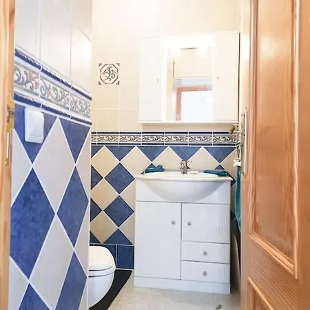 Apartment Lovely 1 Bed With Pool Near Amenities. Torrevieja