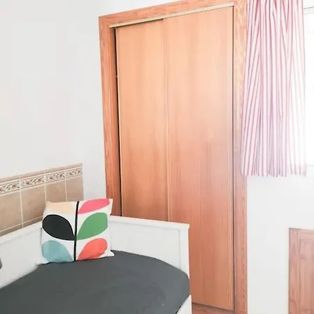 Lovely 1 Bed With Pool Near Amenities. Apartment