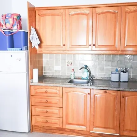 Apartment Lovely 1 Bed With Pool Near Amenities. Torrevieja