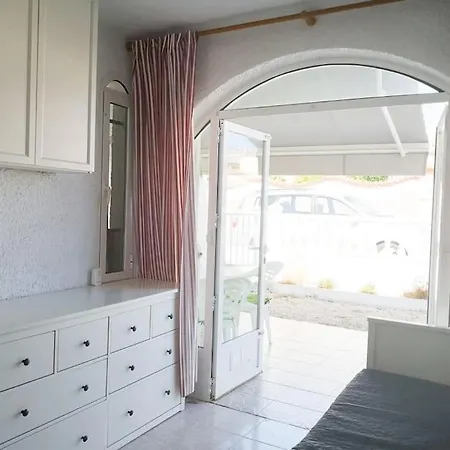 Lovely 1 Bed With Pool Near Amenities. *