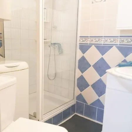 Lovely 1 Bed With Pool Near Amenities. Apartment