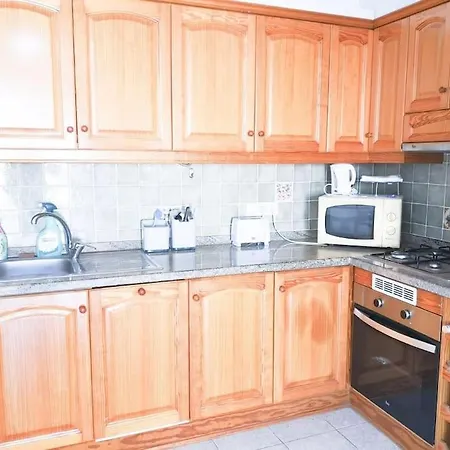 Apartment Lovely 1 Bed With Pool Near Amenities. Torrevieja