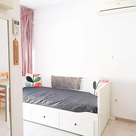 Lovely 1 Bed With Pool Near Amenities.