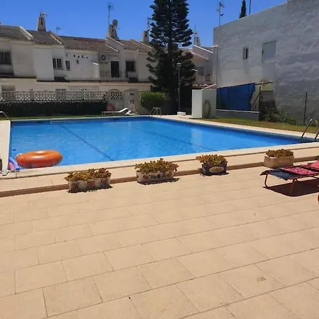 Lovely 1 Bed With Pool Near Amenities. Apartment