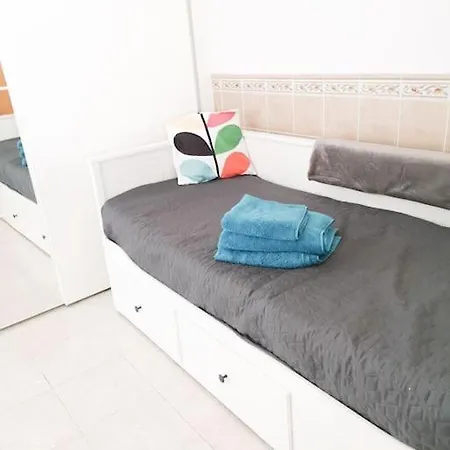 Lovely 1 Bed With Pool Near Amenities. Apartment