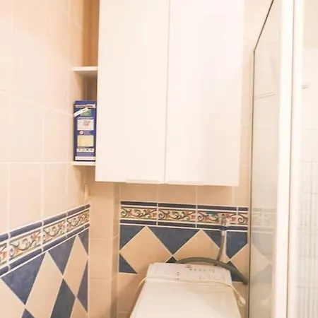 Lovely 1 Bed With Pool Near Amenities. Apartamento *